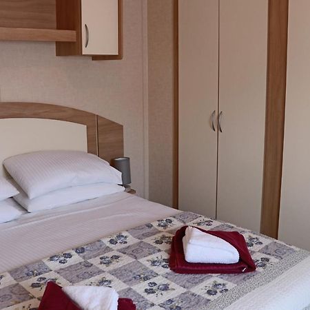 Palm 1 Park Home With Hot Tub Swanage Bagian luar foto