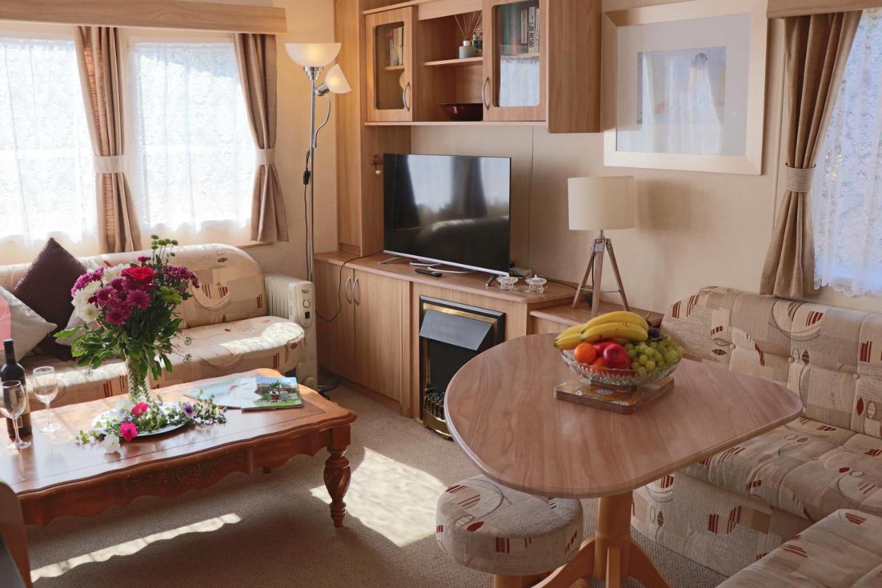 Palm 1 Park Home With Hot Tub Swanage Bagian luar foto