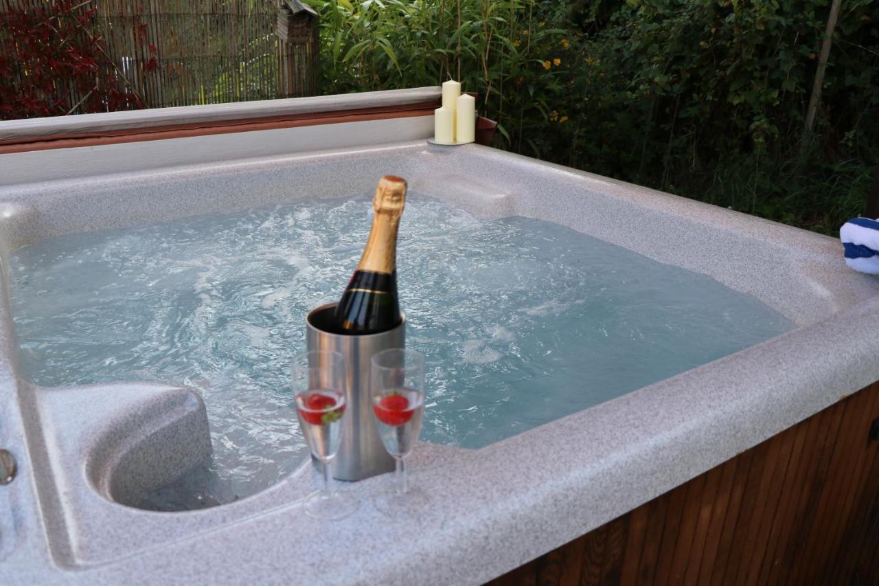 Palm 1 Park Home With Hot Tub Swanage Bagian luar foto