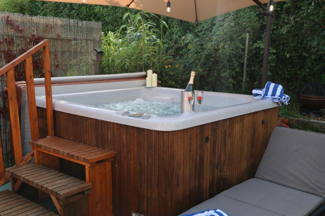 Palm 1 Park Home With Hot Tub Swanage Bagian luar foto