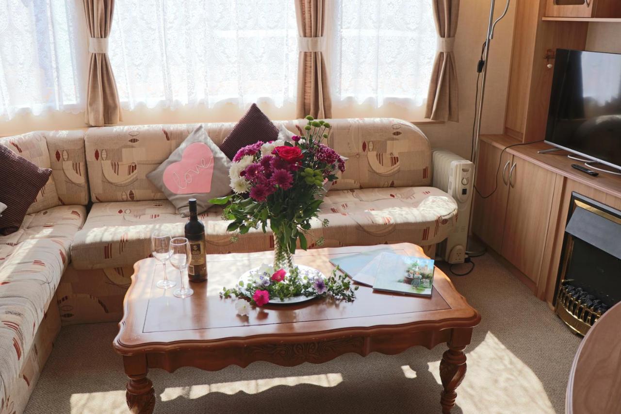 Palm 1 Park Home With Hot Tub Swanage Bagian luar foto