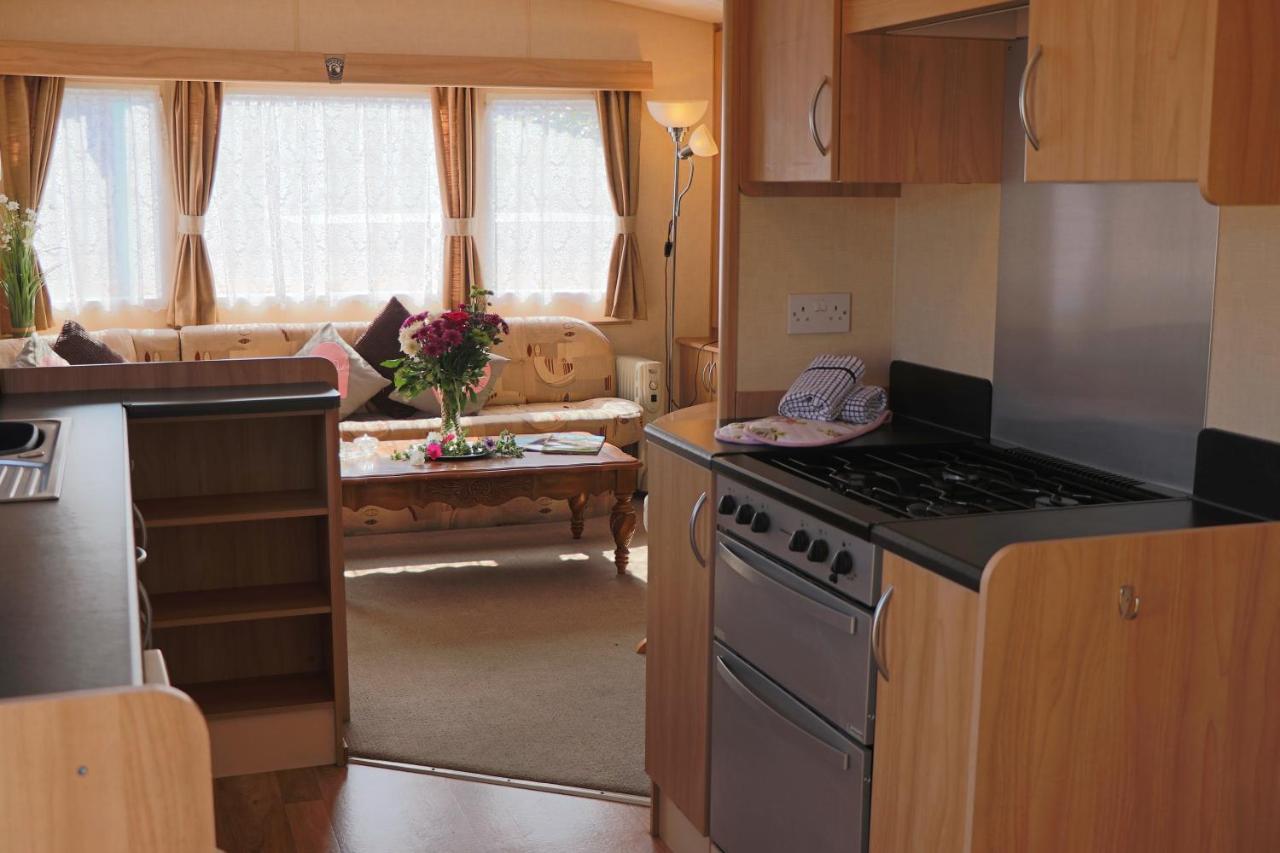 Palm 1 Park Home With Hot Tub Swanage Bagian luar foto