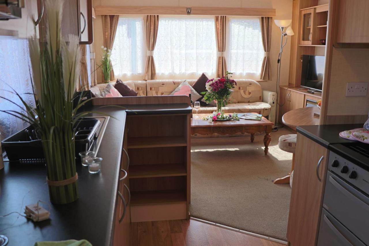Palm 1 Park Home With Hot Tub Swanage Bagian luar foto
