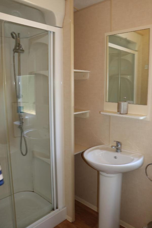 Palm 1 Park Home With Hot Tub Swanage Bagian luar foto